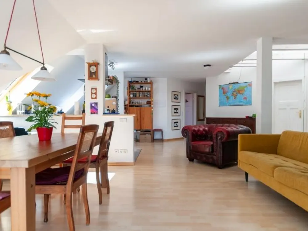 Tolkewitz - helle 3-Zimmer-Dachgeschosswohnung mit Wintergarten/Loggia