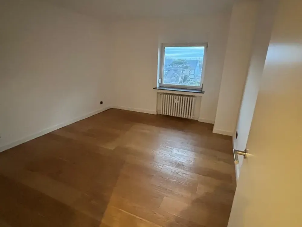 Geschmackvolle, gepflegte 4-Raum-Wohnung mit Balkon und Einbauküche in Kaarst