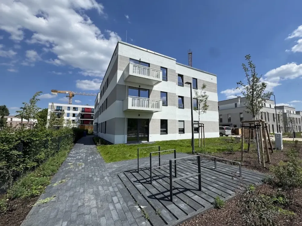 *Neubau in Altglienicke, modernes Wohnen im Grünen*