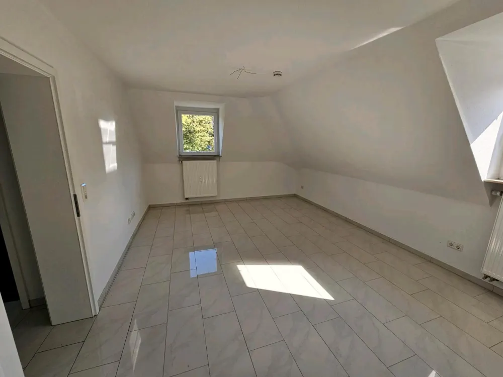 52-QM DG-WOHNUNG,UNINAH, helle 2 Zimmer