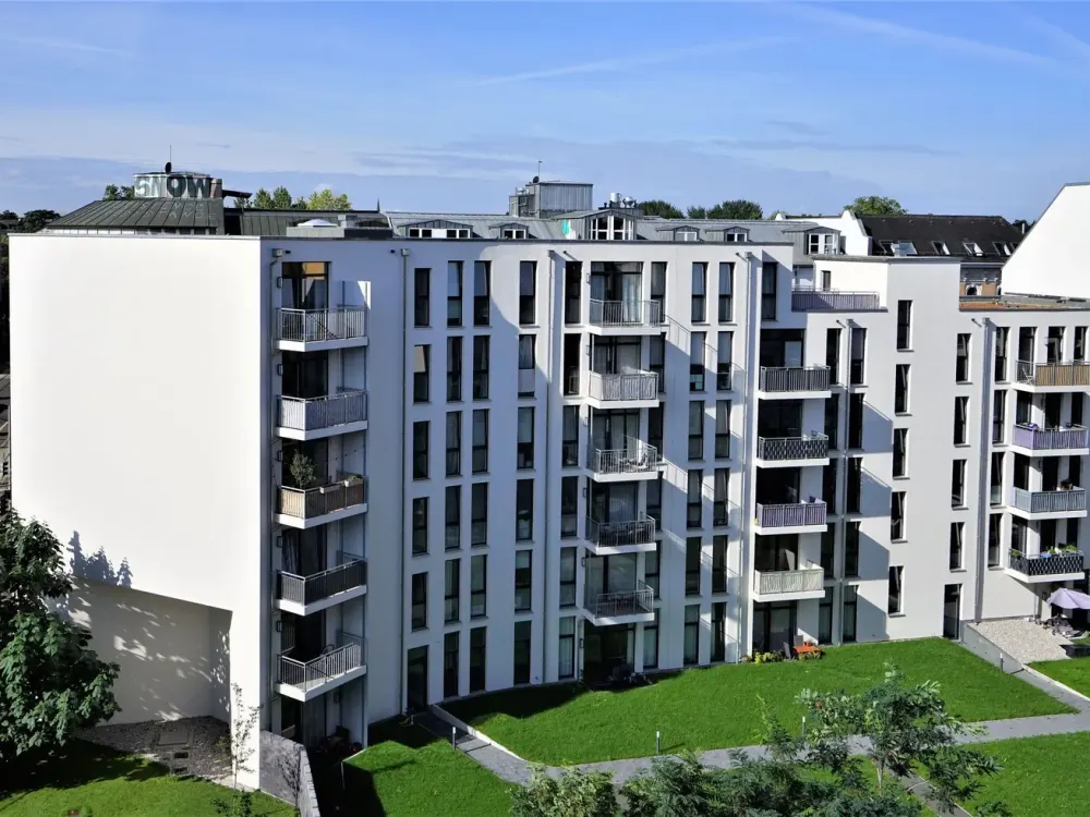 Bright 4-Room Apartment with Terrace in Zentrum-West