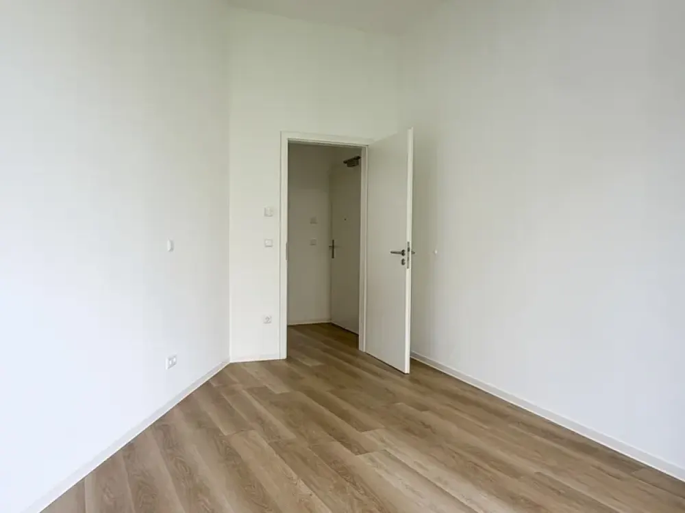 Bright 4-Room Apartment with Terrace in Zentrum-West