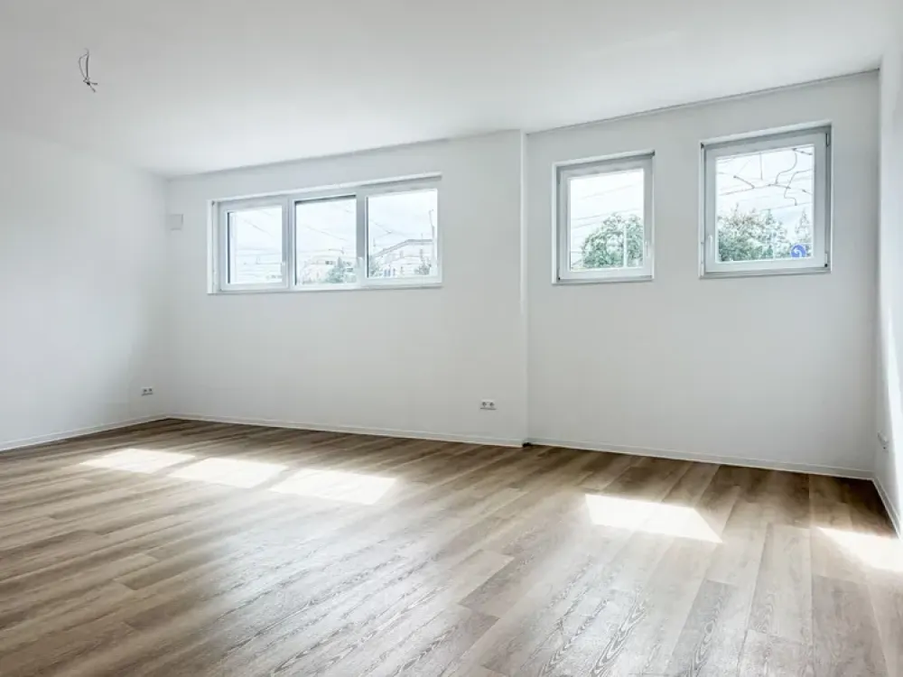 Bright 4-Room Apartment with Terrace in Zentrum-West