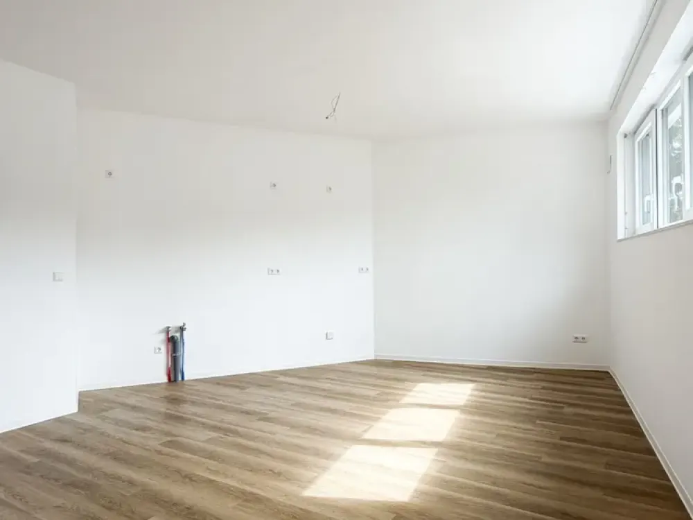 Bright 4-Room Apartment with Terrace in Zentrum-West