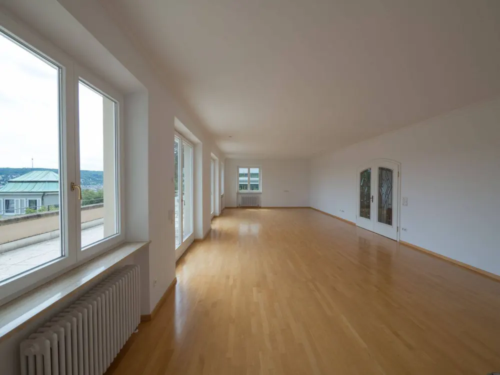 Haus im Haus - Großzügige Wohnetage im Stuttgarter Norden / Relenberg mit Aussicht und Garten