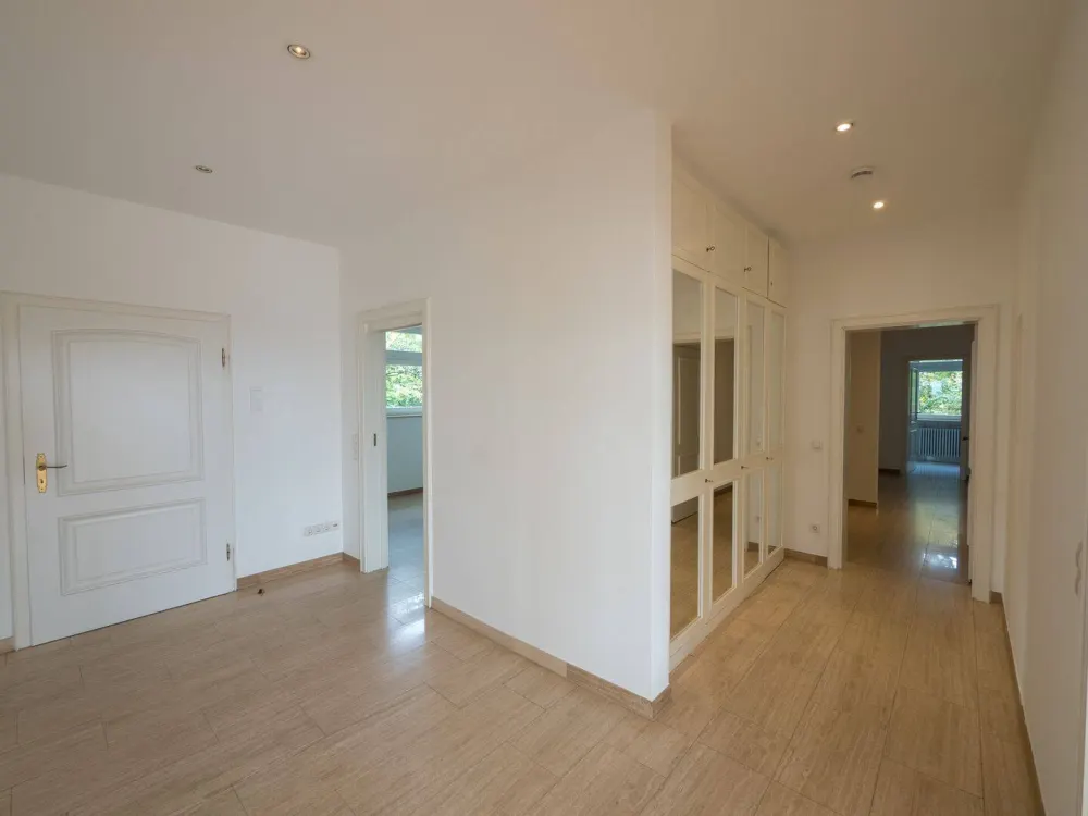 Haus im Haus - Großzügige Wohnetage im Stuttgarter Norden / Relenberg mit Aussicht und Garten