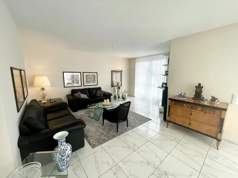 Moderne 3-Zimmer-Mietwohnung mit Balkon und Tiefgaragen-Duplex-Stellplatz in Nürnberg-Erlenstegen!