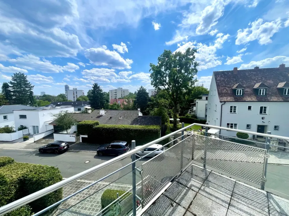 Moderne 3-Zimmer-Mietwohnung mit Balkon und Tiefgaragen-Duplex-Stellplatz in Nürnberg-Erlenstegen!