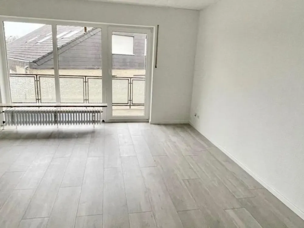 Von priv. - schönes 1-Zi. Single-Appartement in Pad Schloß Neuhaus, ruhige Lage m. Balkon 2.OG