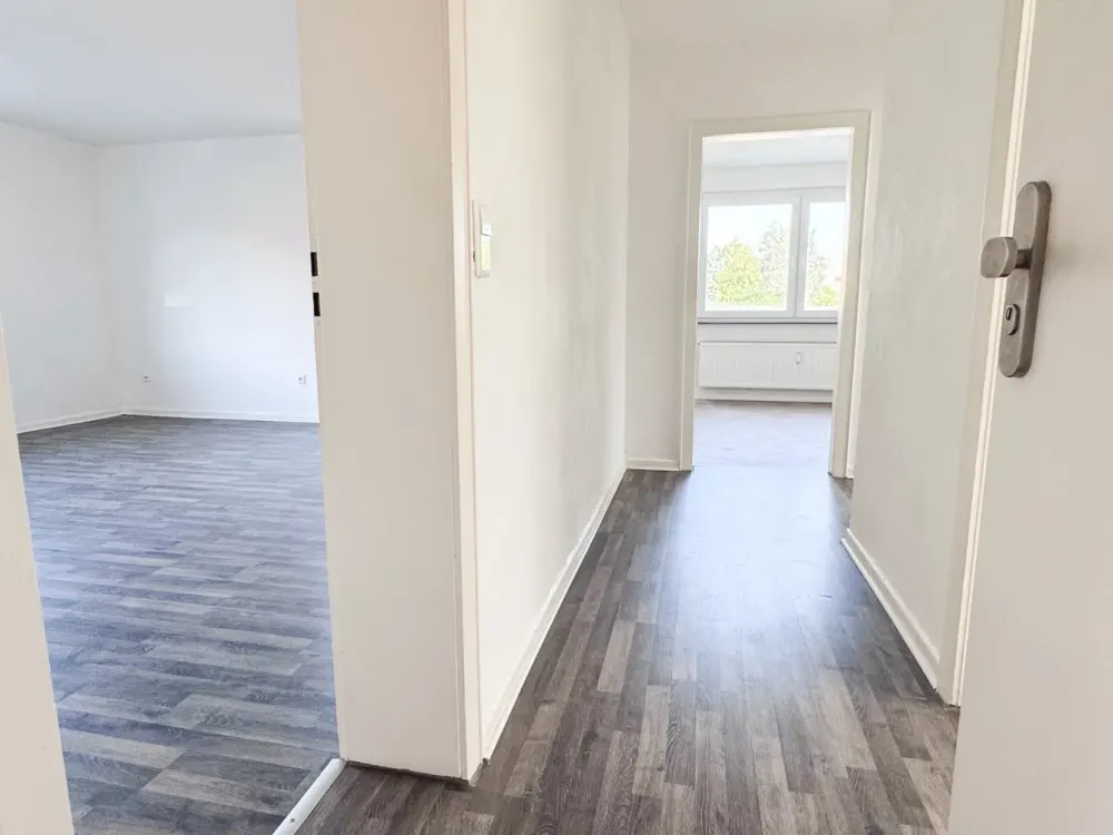 Modern living, energy saving: Renovated 3-room apartment with future-oriented building technology