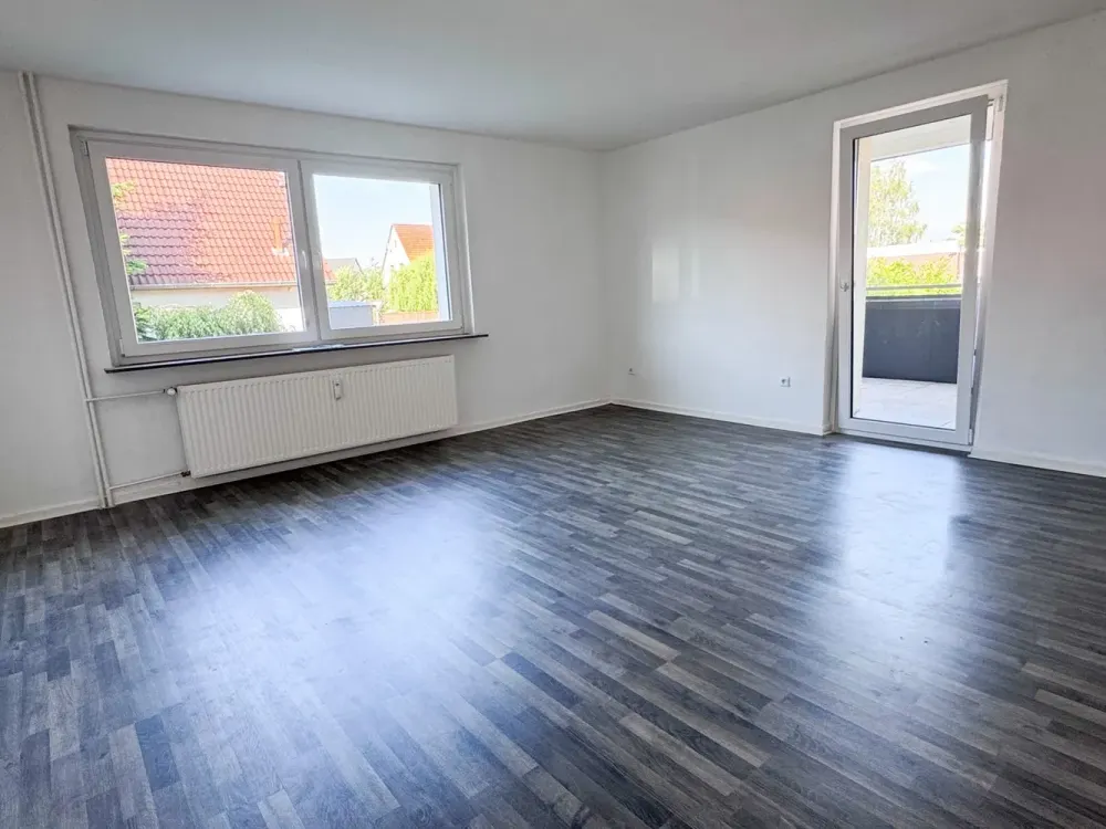 Modern living, energy saving: Renovated 3-room apartment with future-oriented building technology