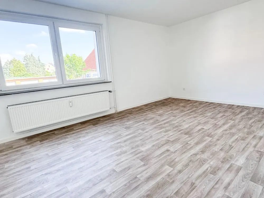 Modern living, energy saving: Renovated 3-room apartment with future-oriented building technology