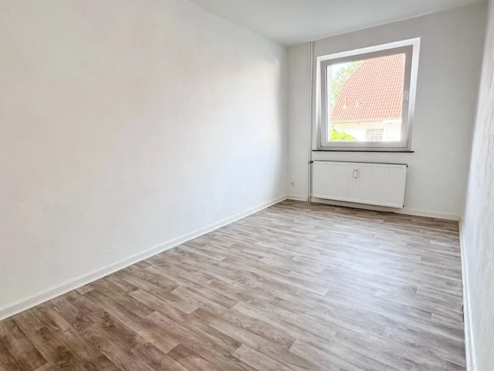 Modern living, energy saving: Renovated 3-room apartment with future-oriented building technology