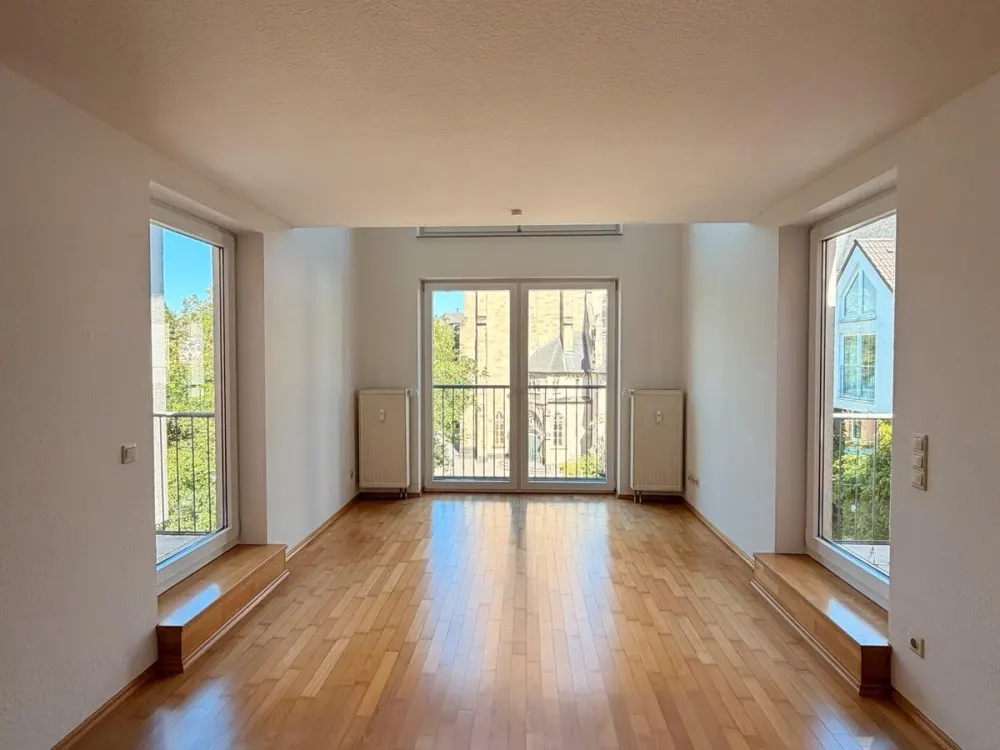 Traumhafte Maisonette 2,5 Zimmer Wohnung TG, EBK und 3 Balkone