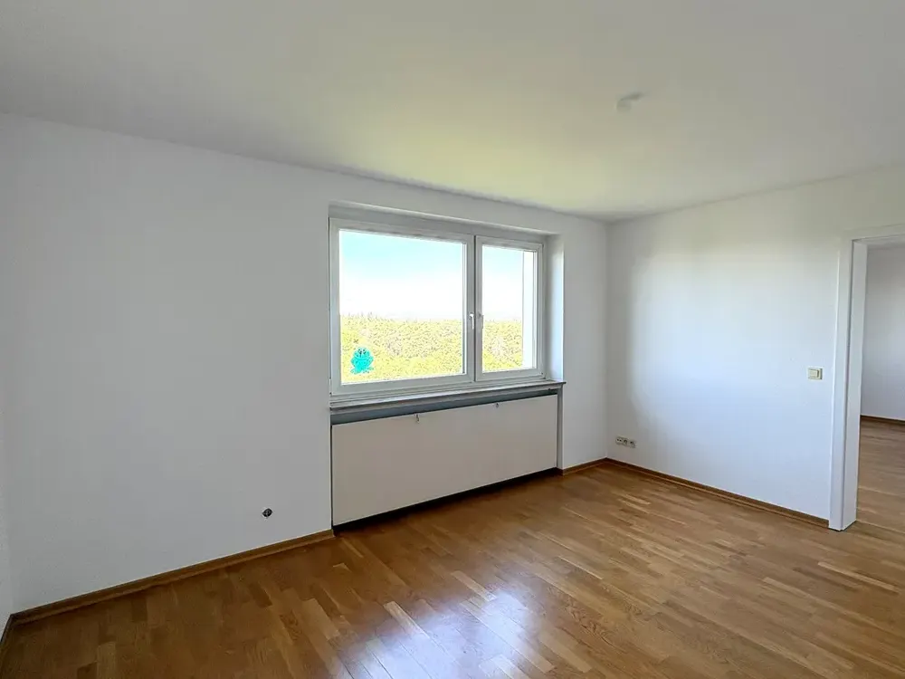 Exclusive 3-Room Apartment on the 11th Floor with Impressive View