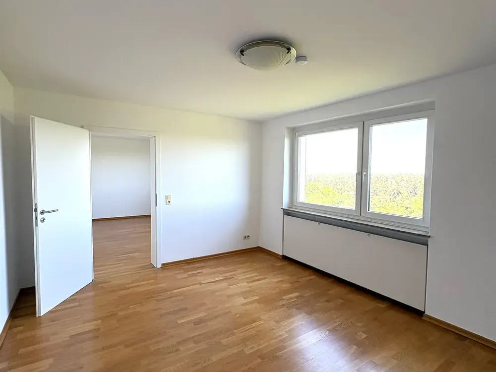 Exclusive 3-Room Apartment on the 11th Floor with Impressive View
