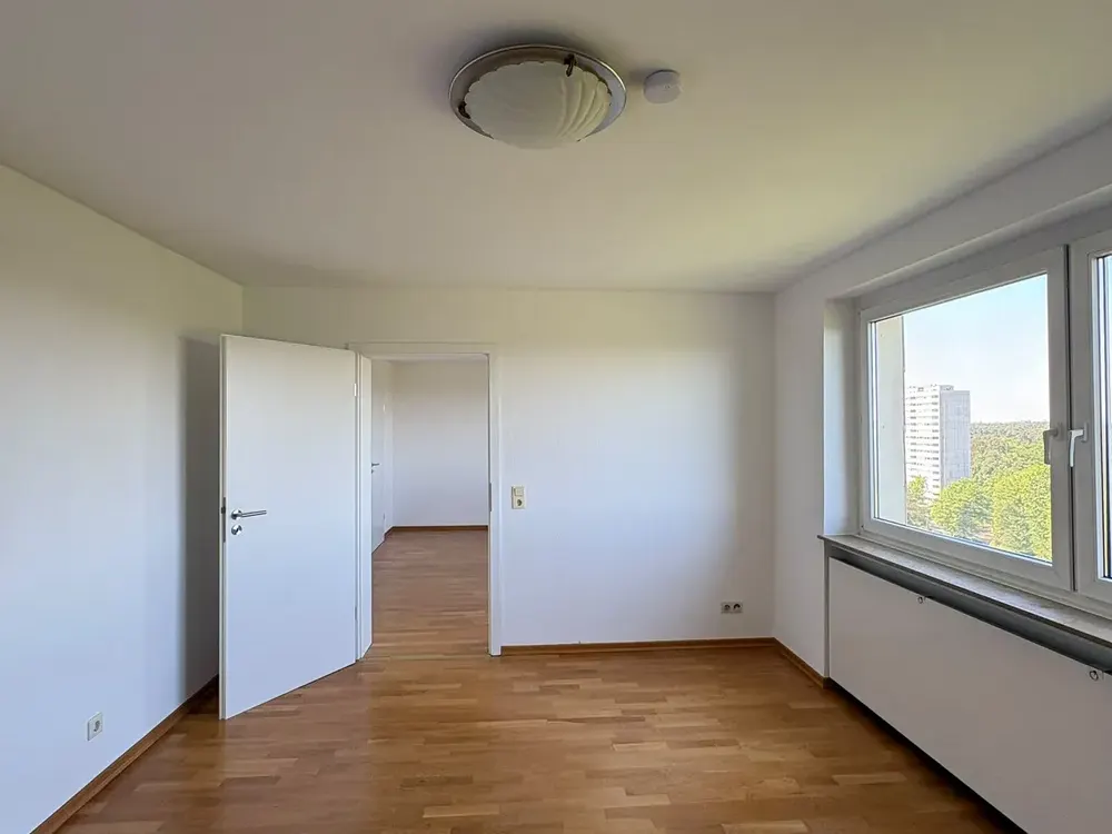 Exclusive 3-Room Apartment on the 11th Floor with Impressive View