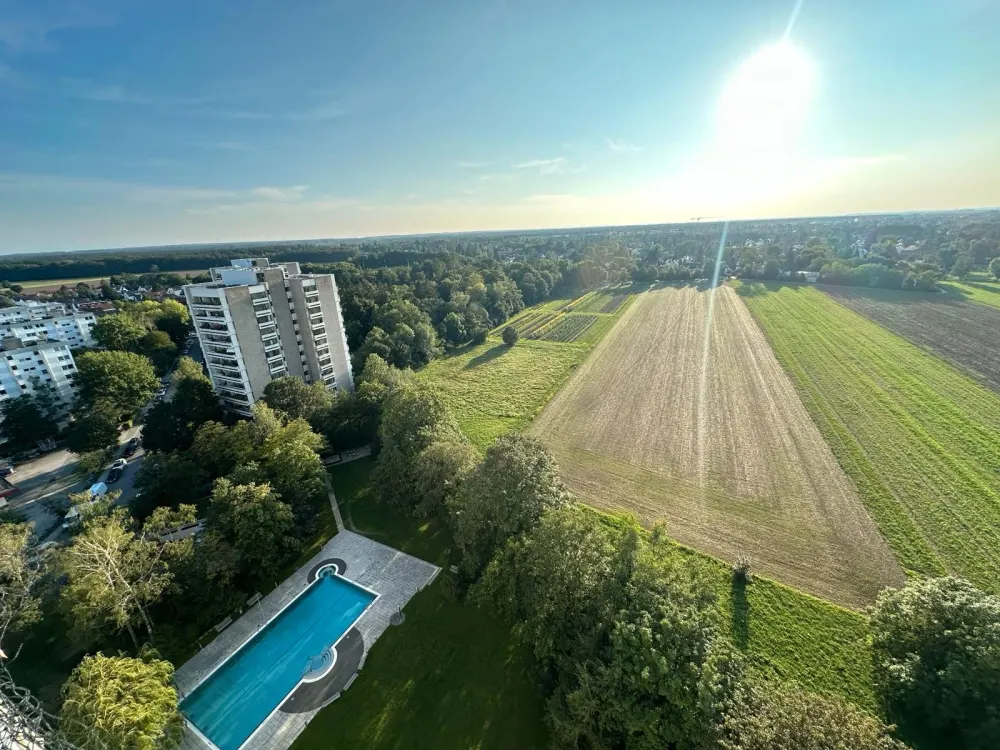 Nettes Appartement 36qm im 15.Stock zu vermieten m.Balkon Pool