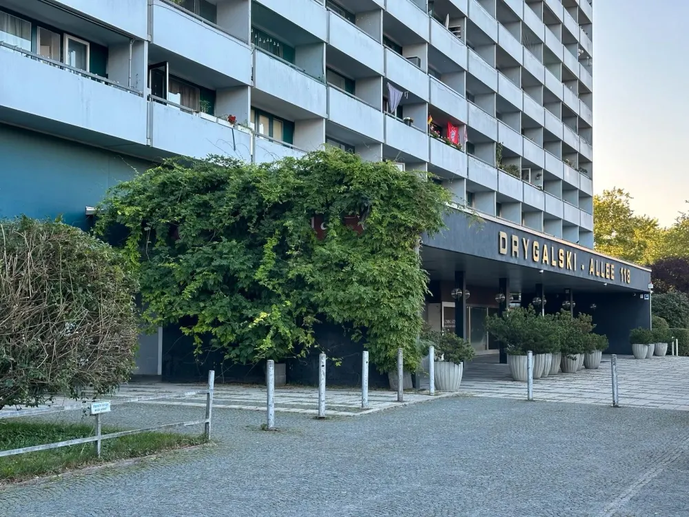 Nettes Appartement 36qm im 15.Stock zu vermieten m.Balkon Pool