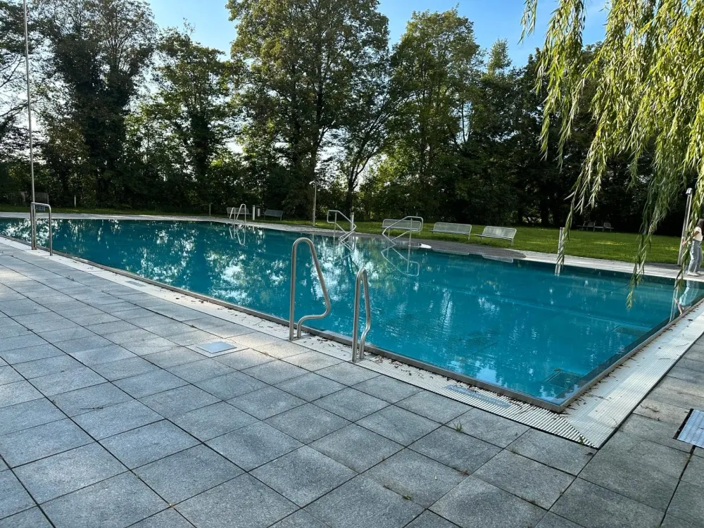 Nettes Appartement 36qm im 15.Stock zu vermieten m.Balkon Pool
