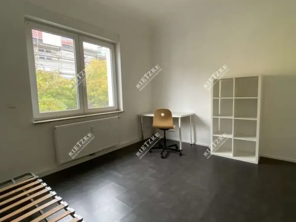 Helle geräumige 4-Zimmer Wohnung geeignet als Monteurwohnung oder als Studenten-WG