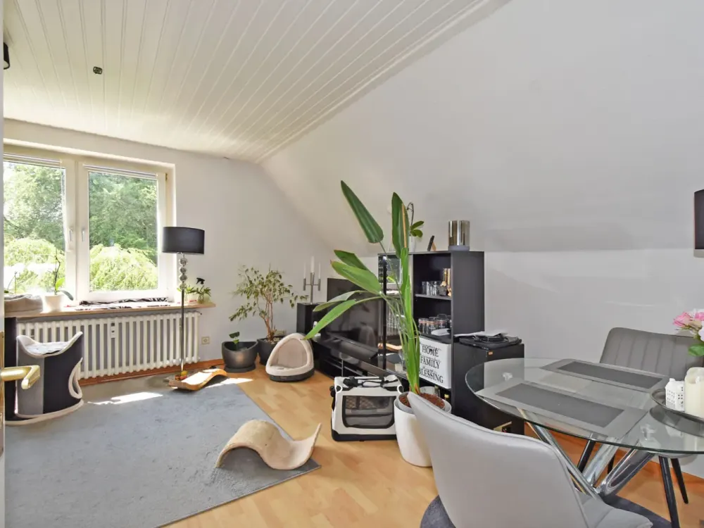 Viel Ruhe mit herrlichem Weitblick ins Aumühler Billetal: Individuelle DG-Wohnung mit Westbalkon