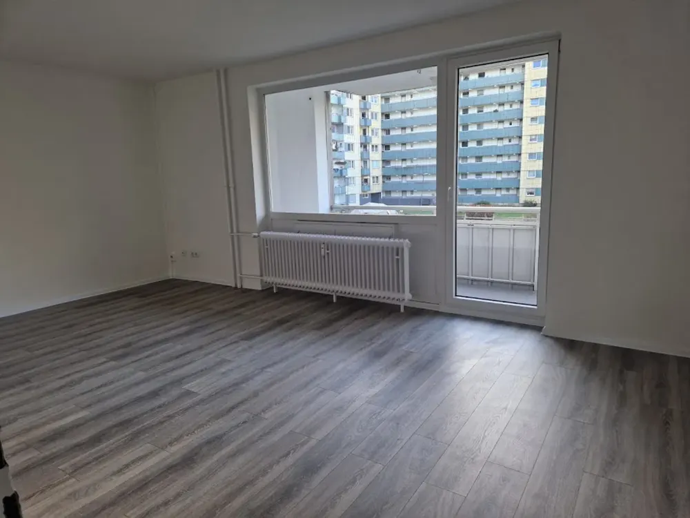 3-Room Apartment - Ready to Move In After Renovation!