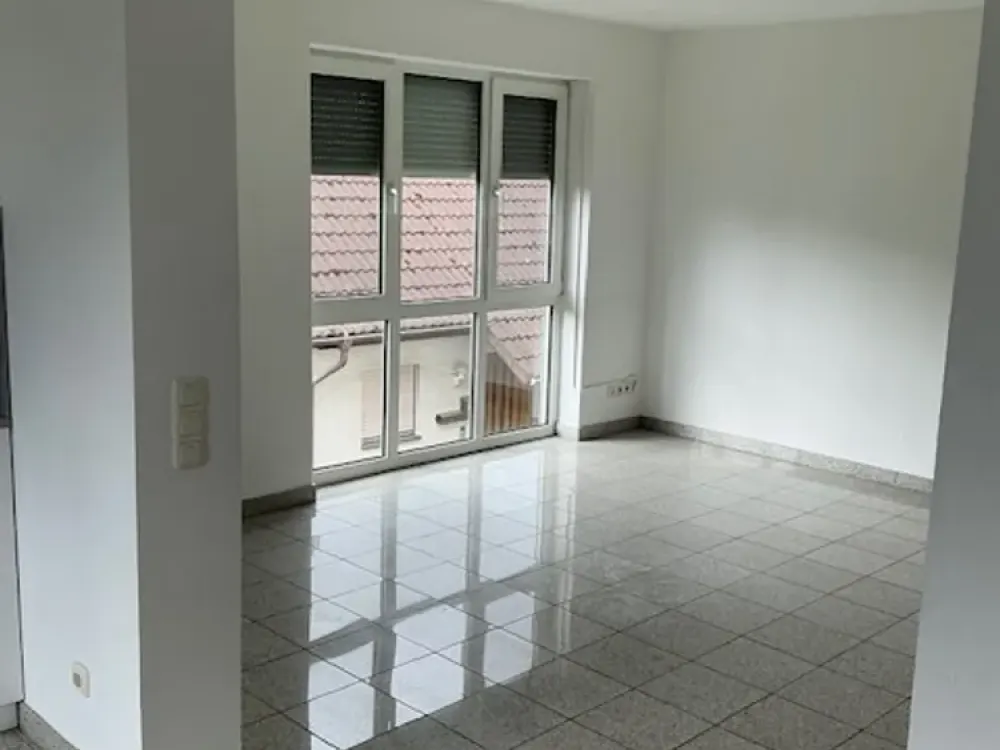 2,5-Zimmer-Maisonette-Wohnung mit EBK (renovierter Zustand) in Niddatal