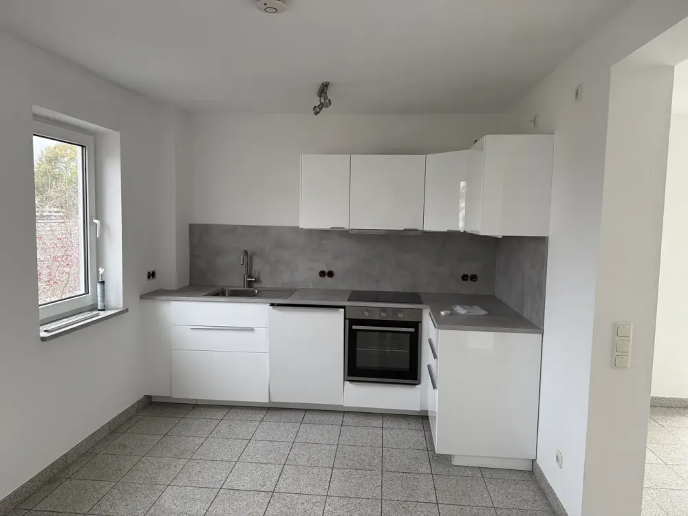 2,5-Zimmer-Maisonette-Wohnung mit EBK (renovierter Zustand) in Niddatal