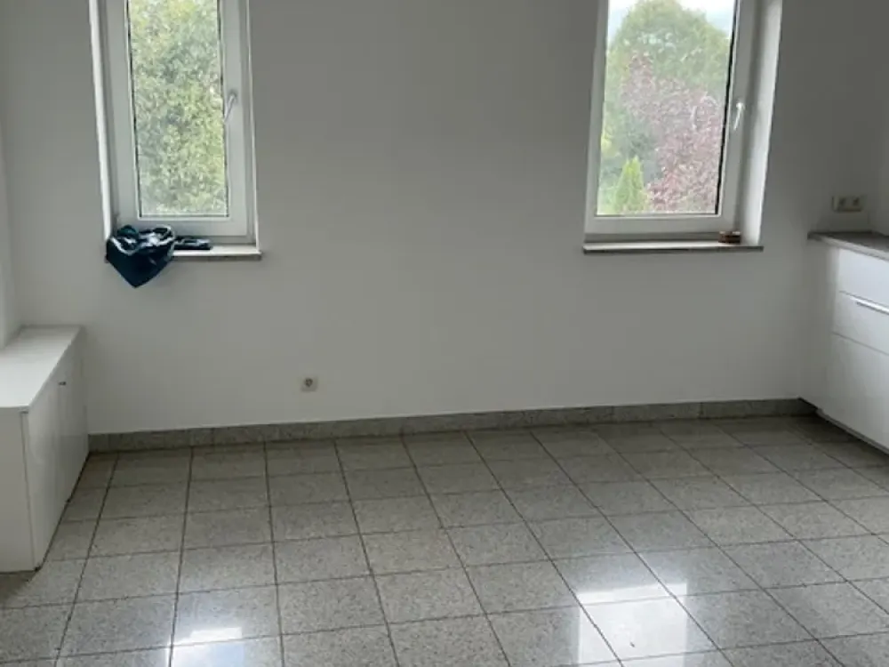 2,5-Zimmer-Maisonette-Wohnung mit EBK (renovierter Zustand) in Niddatal