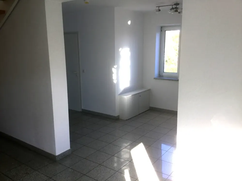 2,5-Zimmer-Maisonette-Wohnung mit EBK (renovierter Zustand) in Niddatal