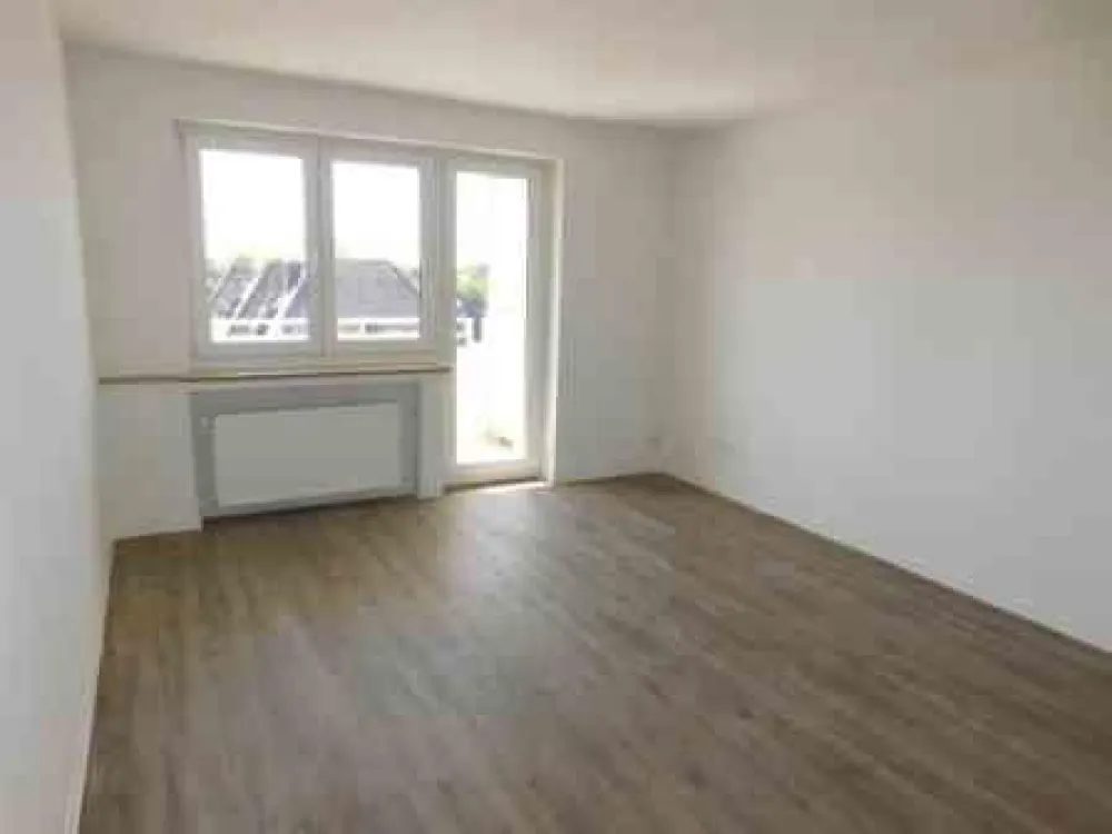 Großzügige 2-ZKDB im 5. OG *renoviert* mit Balkon und Gebäudemodernisierung...