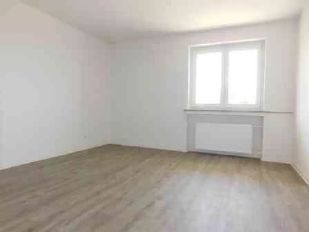 Großzügige 2-ZKDB im 5. OG *renoviert* mit Balkon und Gebäudemodernisierung...