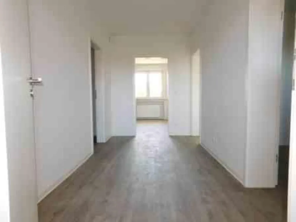 Großzügige 2-ZKDB im 5. OG *renoviert* mit Balkon und Gebäudemodernisierung...