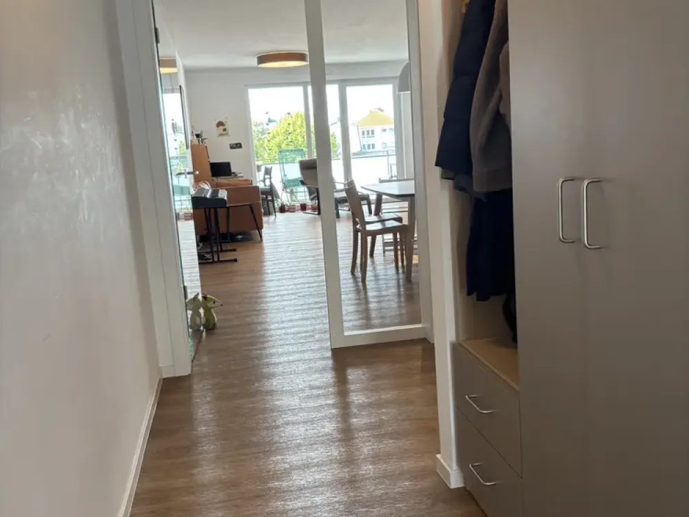 Bright 4.5-Room Apartment in Central Location with Large Balcony