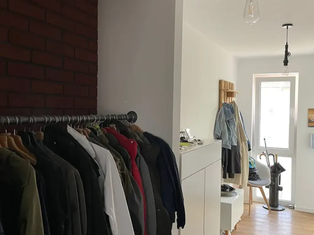Bright 4.5-Room Apartment in Central Location with Large Balcony