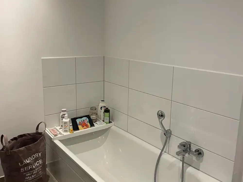 Bright 4.5-Room Apartment in Central Location with Large Balcony