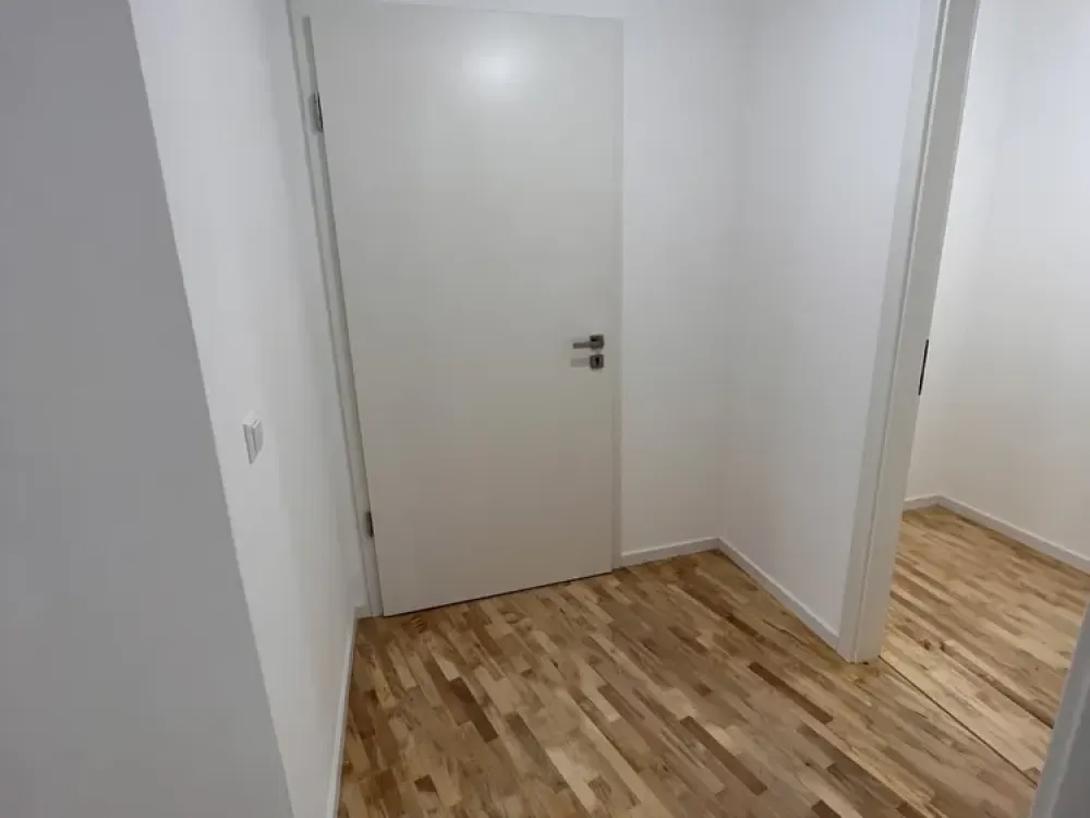 ***3 Zi.-Wohnung im EG, WE 2-1 mit 2 Bädern zu vermieten***