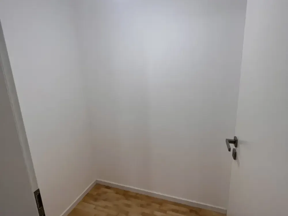 ***3 Zi.-Wohnung im EG, WE 2-1 mit 2 Bädern zu vermieten***