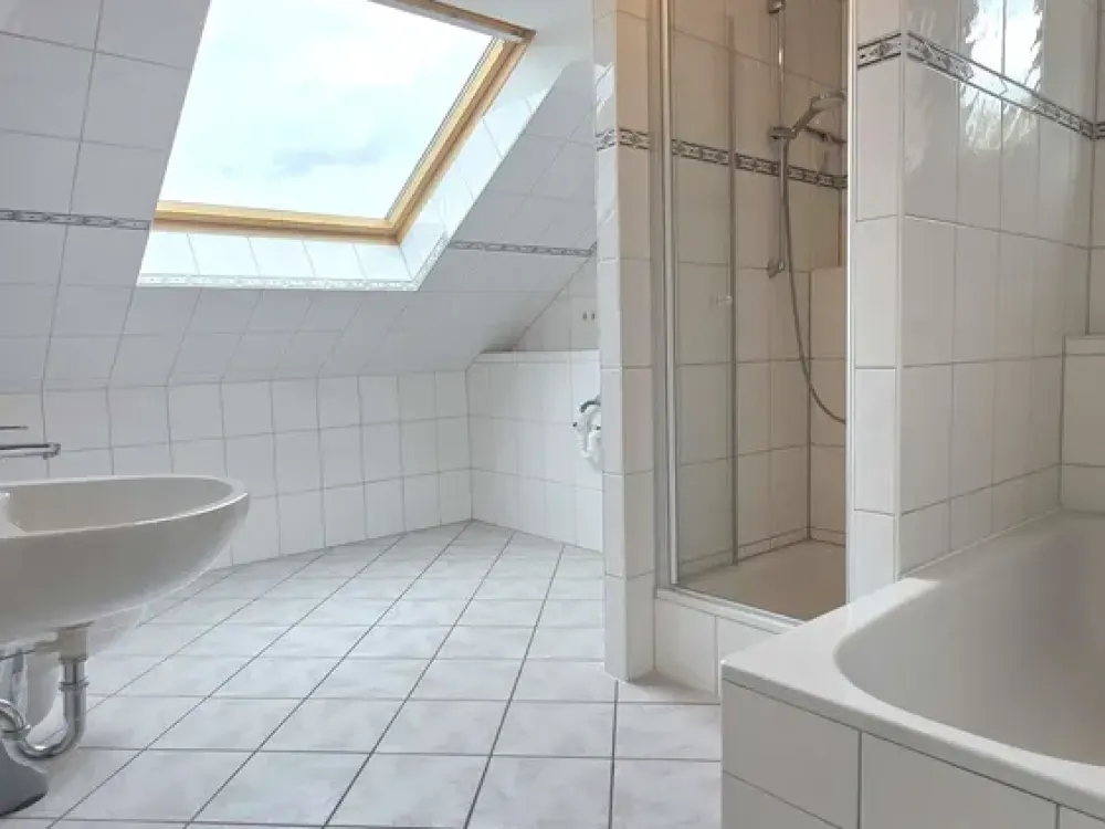 3-ROOM AND GOOD 80m² WITH ROOF TERRACE ++ AIR CONDITIONING ... Own Parking Space