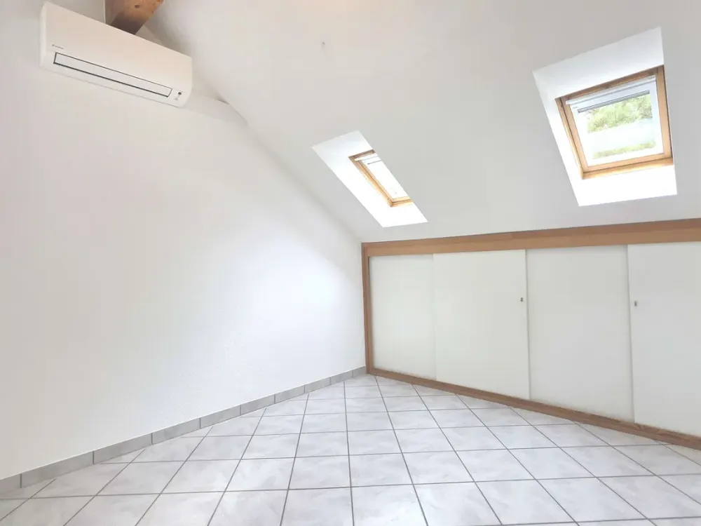 3-ROOM AND GOOD 80m² WITH ROOF TERRACE ++ AIR CONDITIONING ... Own Parking Space