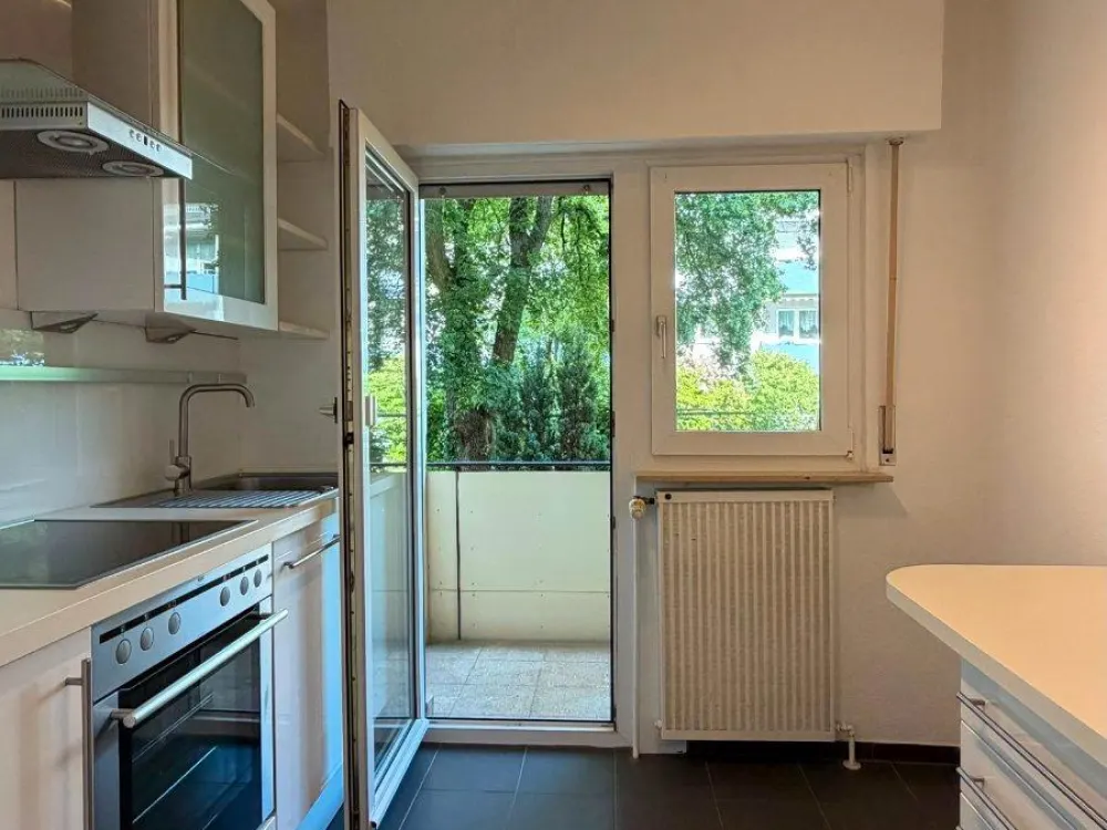 Helle 3-Zimmer-Wohnung mit zwei Balkonen und moderner Einbauküche