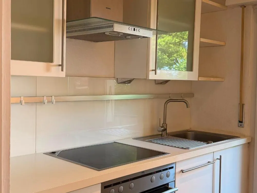 Helle 3-Zimmer-Wohnung mit zwei Balkonen und moderner Einbauküche
