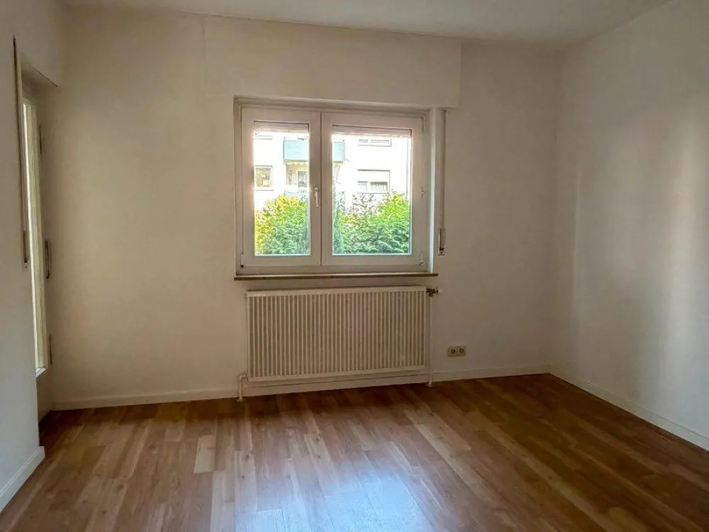 Helle 3-Zimmer-Wohnung mit zwei Balkonen und moderner Einbauküche