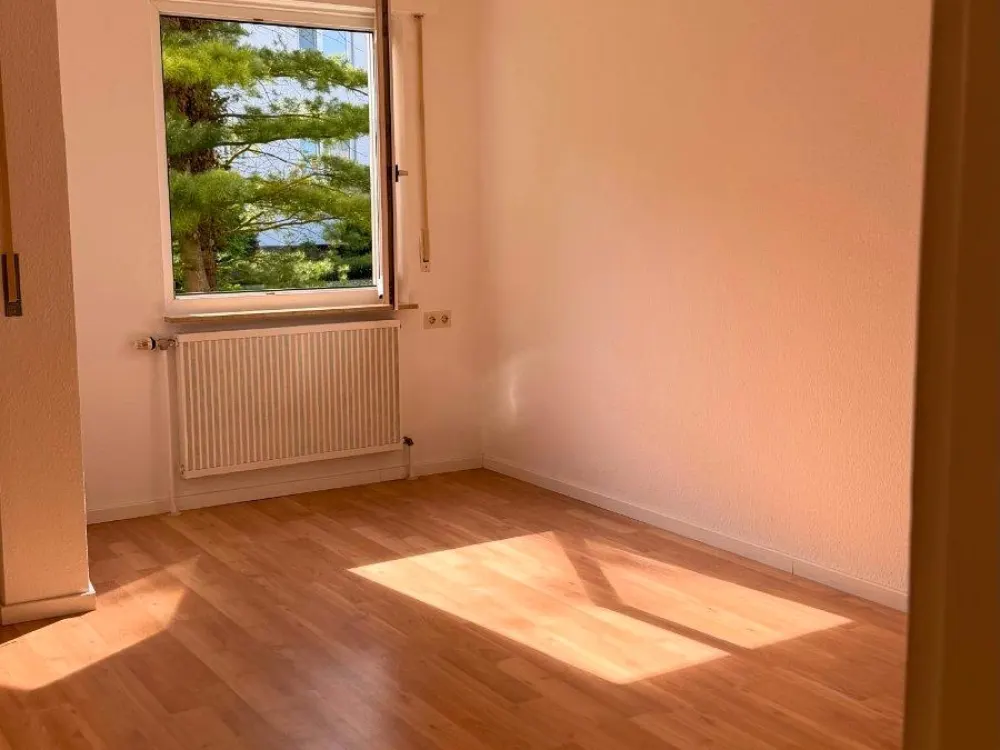 Helle 3-Zimmer-Wohnung mit zwei Balkonen und moderner Einbauküche