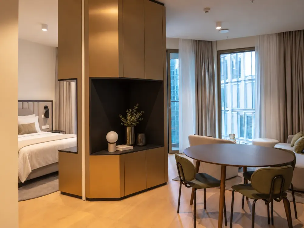 FOUR: Möbliertes 2-Zimmer-Apartment in Premiumlage