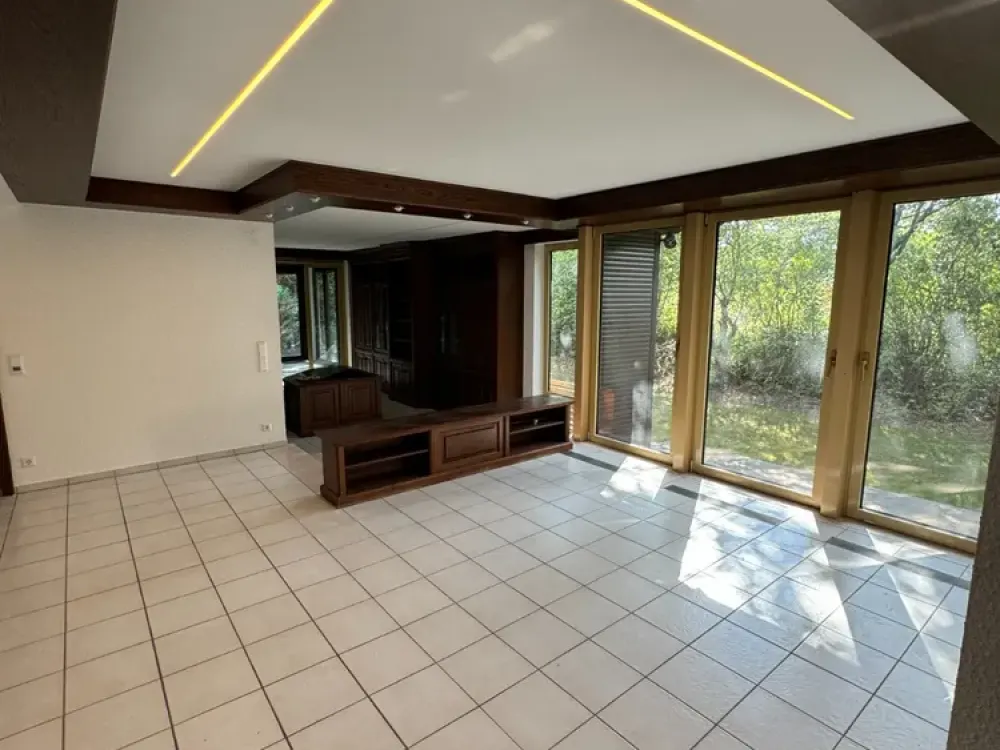 Erdgeschosswohnung*240qm Wfl* Indoorpool*Garten*Doppelgarage