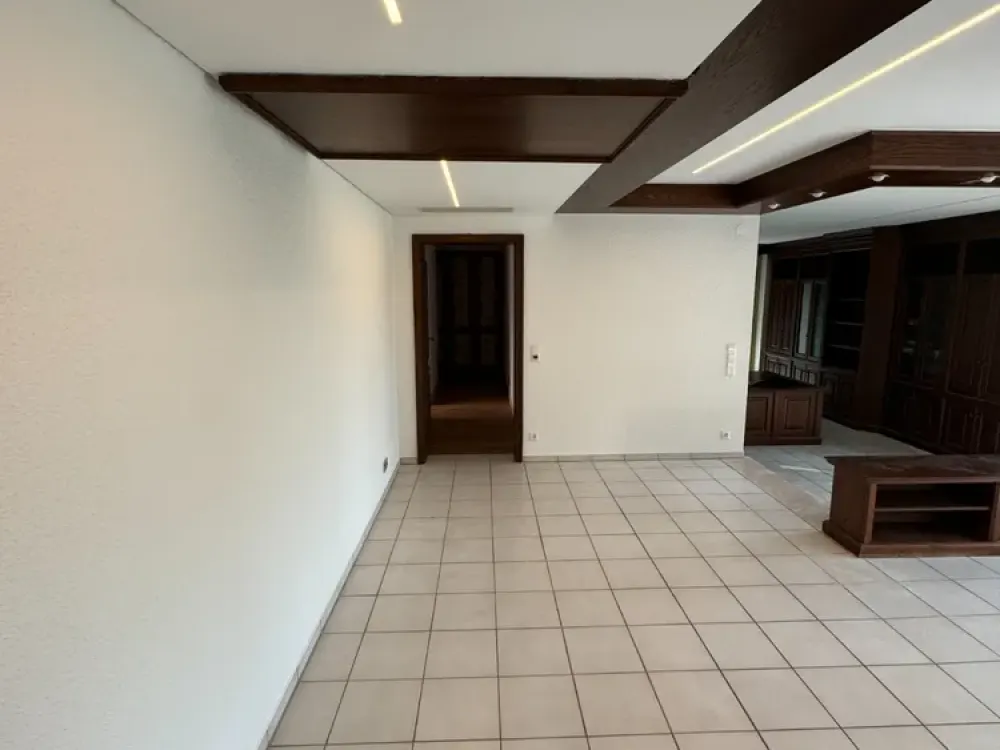 Erdgeschosswohnung*240qm Wfl* Indoorpool*Garten*Doppelgarage