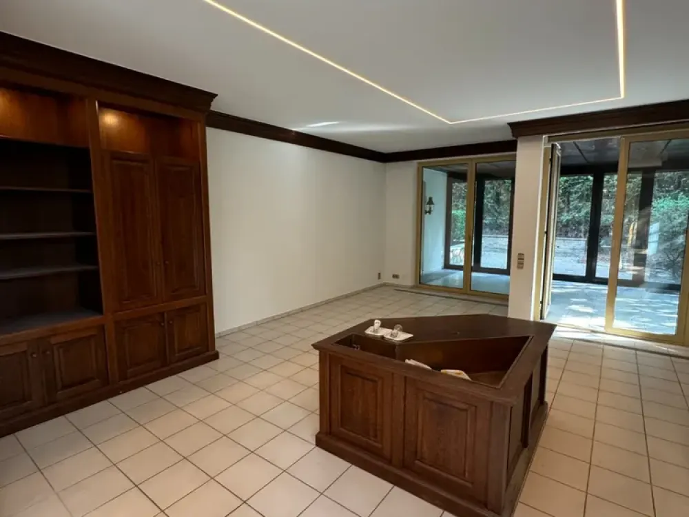 Erdgeschosswohnung*240qm Wfl* Indoorpool*Garten*Doppelgarage