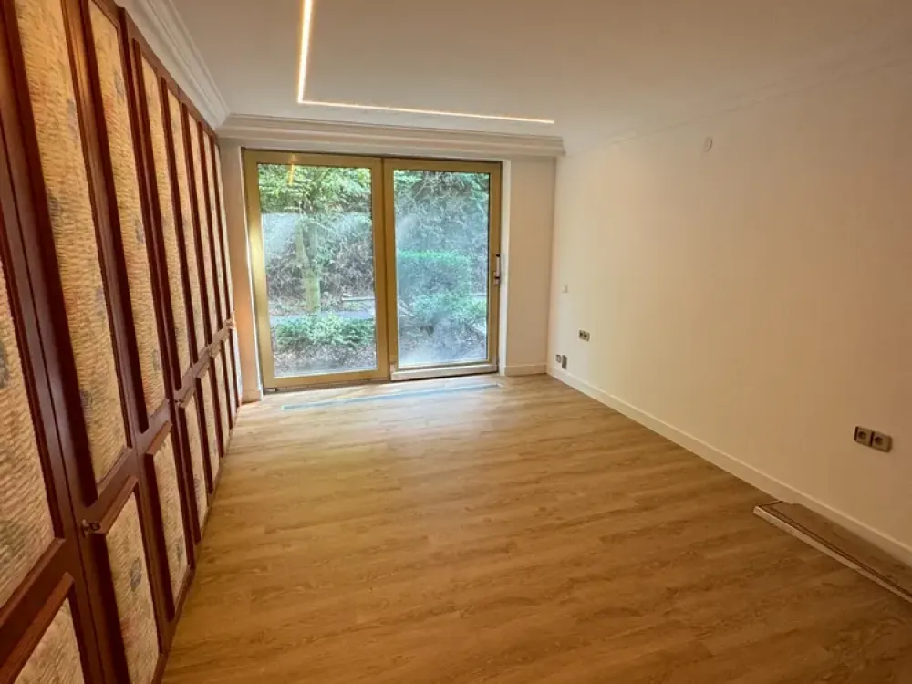 Erdgeschosswohnung*240qm Wfl* Indoorpool*Garten*Doppelgarage